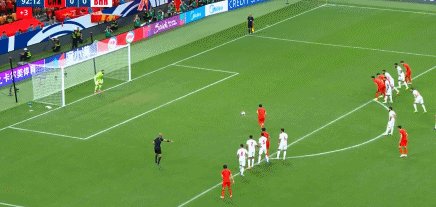 1749600360378020463.gif