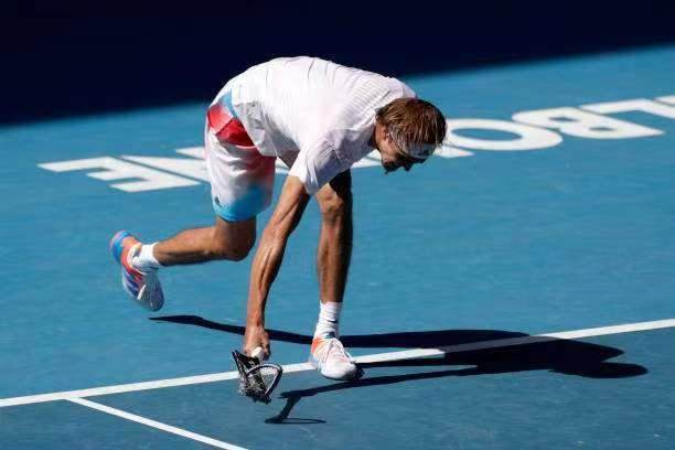 张奔斗：在令人失望这方面 兹维列夫又没让人失望