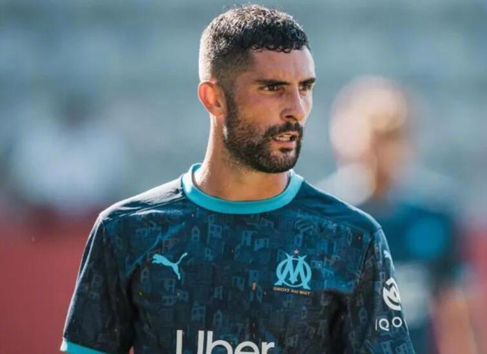 kaiyun-前球员称C罗是全能野兽，无人能防梅西左脚|莱昂内尔·梅西|克里斯蒂亚诺·罗纳尔多|利雅得胜利足球俱乐部|佩德罗-阿尔瓦罗|罗伯托-冈萨雷斯_新浪体育_新浪新闻