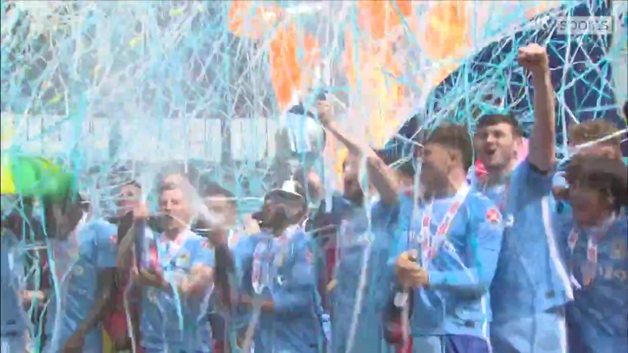 开云网址-47岁兰帕德执教首冠！考文垂最后一个主场比赛日捧起英冠奖杯