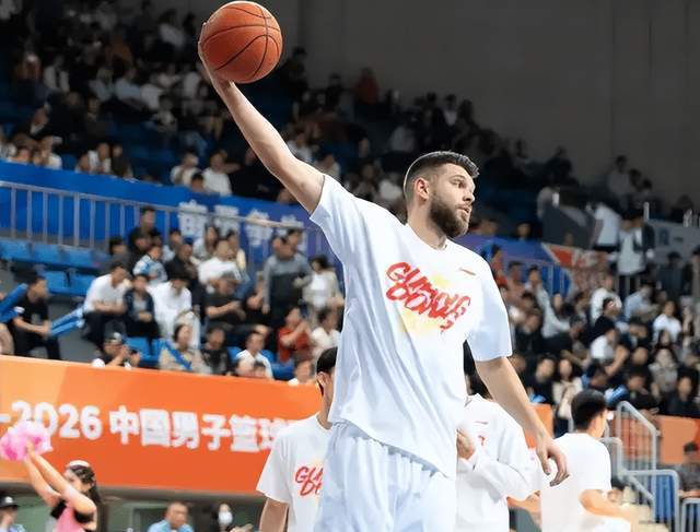 开云官方网站-19投狂砍32分16板！广东救火大外援首秀大放异彩，杜锋验货成功